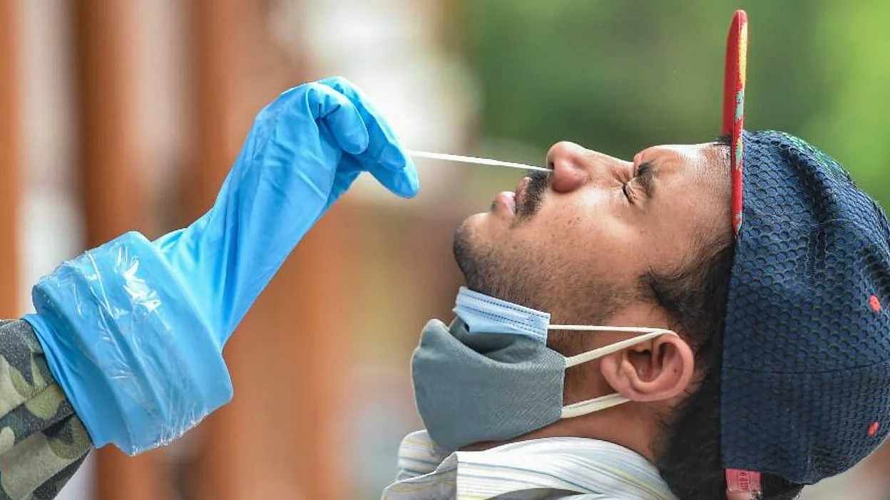 कोरोना : भारत में पिछले 24 घंटे में कोरोना के 9,765 केस सामने आए, 477 की मौत