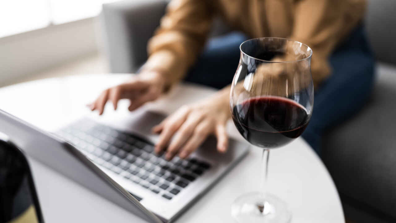 Indian Boss Receives Drunk Text from Employee at 2 am, WhatsApp Messages Go Viral