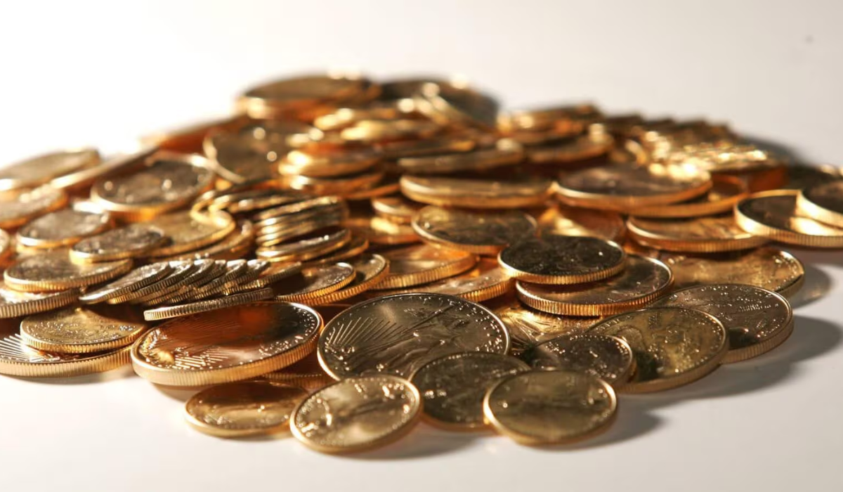 Delhi Customer Orders 1gm Gold Coin on Blinkit, Receives 0.5gm Coin with 'No Refund' Policy