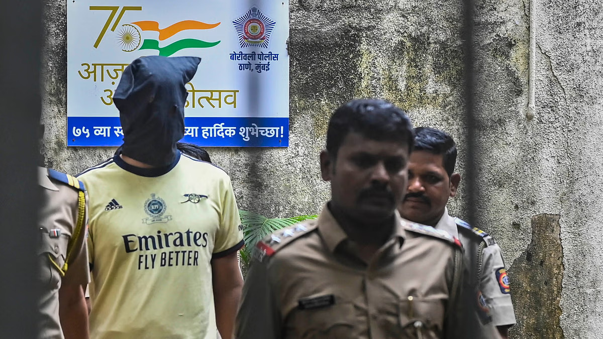 बर्खास्त RPF कॉन्स्टेबल चेतनसिंह चौधरी को घटना के तुरंत बाद गिरफ्तार कर लिया गया था।